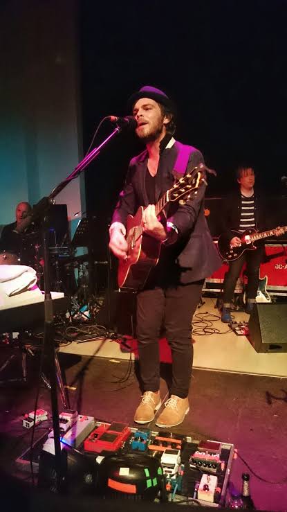 Happy bday Gaz Coombes
Born : March 8, 1976 