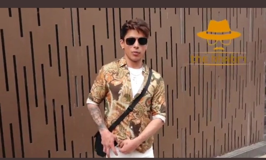 shreeb03's tweet photo. #BiggBoss15 Star #PratikSehajpal spotted promoting his song #PyaraHai https://t.co/Yp7cSY2ILw