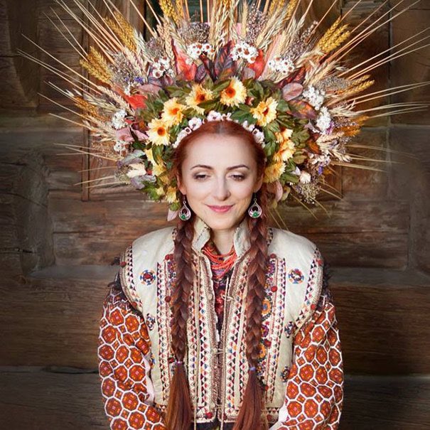 Happy International Women's Day. Our thoughts are with all women affected by war and displacement. And to women everywhere who are taking action to make things better 💕🌍 #InternationalWomensDay 

These photos are of traditional Ukrainian floral crowns 🇺🇦 demilked.com/traditional-uk…