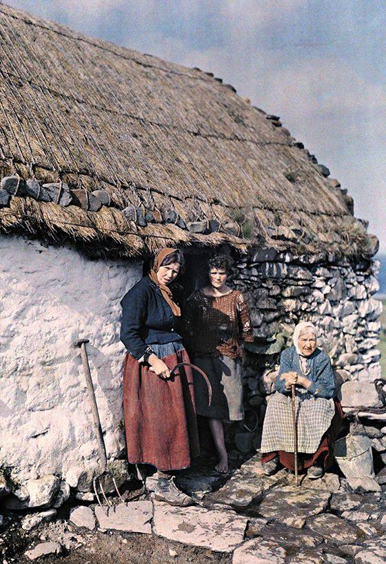 Mná na hÉireann. Three generations of Galway women outside their stone cottage, Connemara, 1927.
#InternationalWomensDay 
Photographer: Clifton R. Adams