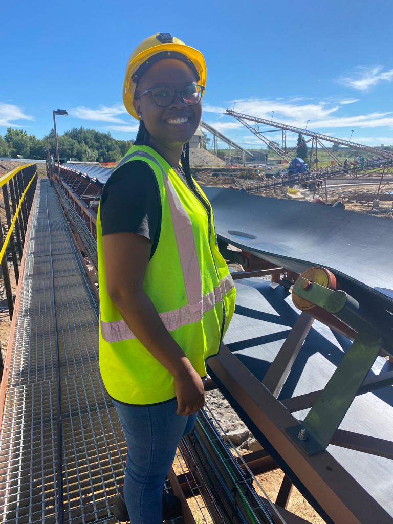 arnotopcomine's tweet photo. Happy #InternationalWomensDay2022. We celebrate the young women in mining who continue to make a positive and impactful change to the industry. #BreakTheBias2022

Meet Adelaide Mokonyama, Geology Professional in Training - Arnot OpCo https://t.co/CF7zK1InPT
