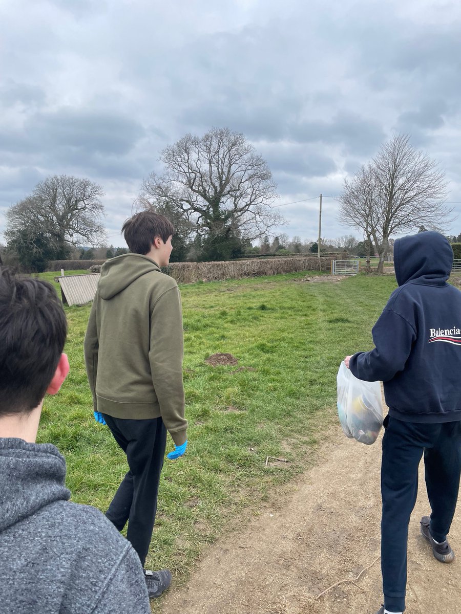 A morning of litter picking and an afternoon of ice hockey for <a href="/MertensHouse/">Mertens House</a>