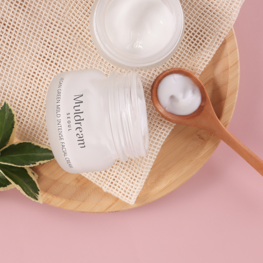 Liefessentials's tweet image. Happy #TextureTuesday 

Two words to describe our Muldream Vegan Green Mild Intense Facial cream texture.
‘Lightweight &amp;amp; Gentle’ just the type of treatment a sensitive skin requires.

#LoveLief #veganbeauty #veganskincareuk #skincareroutine #skincareuk #veganskincare #VeganBeauty