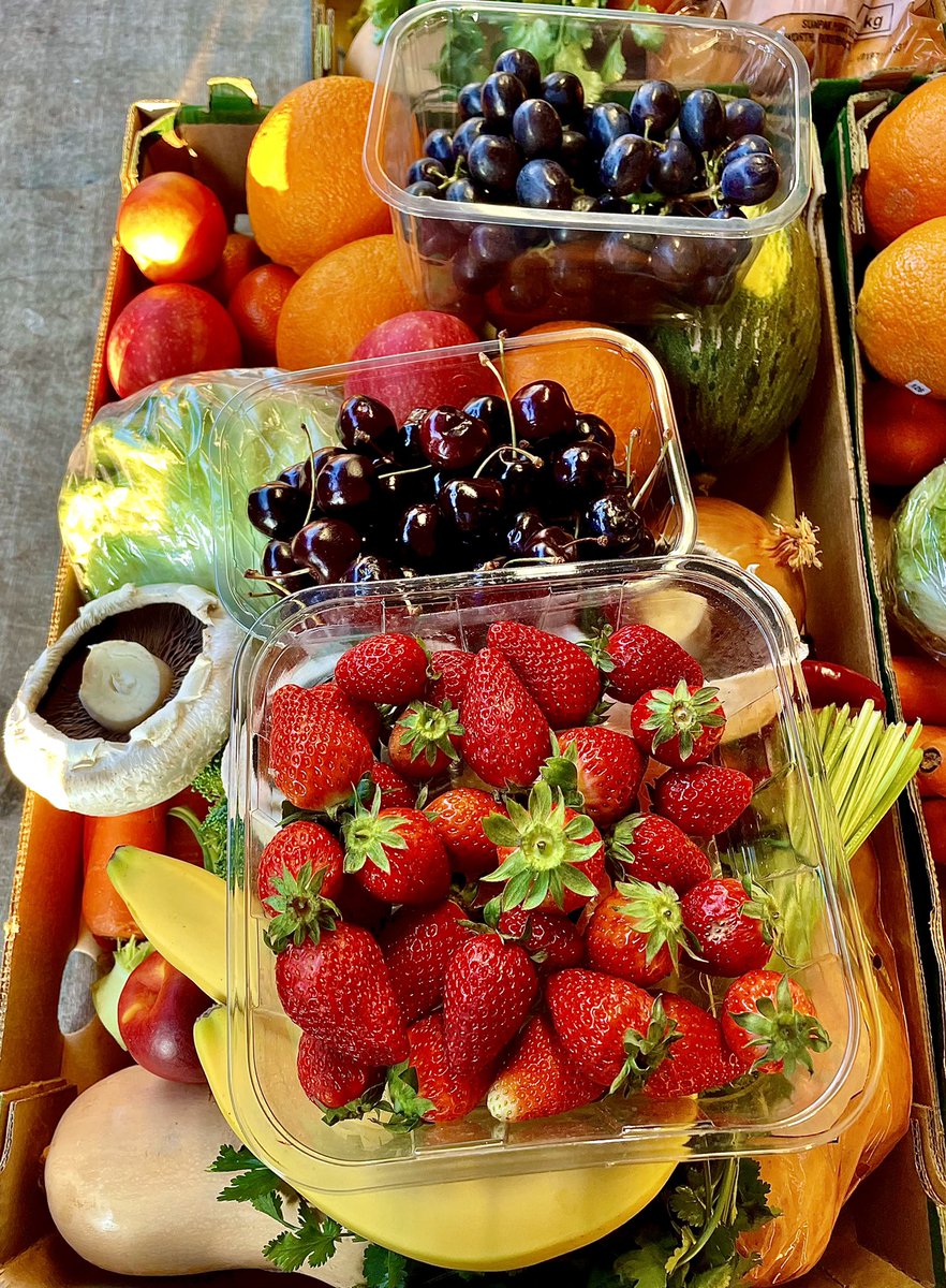 MarketOutdoor's tweet photo. The first of this weeks  deliveries are on the way🚚

Bursting with berry’s🍓cherry’s🍒plus  lots more amazing produce that make our boxes great value at only £20 👍

Delivering Tuesday Thursday  Thursday and Friday 
Message to book🙏🏻
@LeedsMarkets @damianjwarner  @JimBinary https://t.co/ieAbZP3yS4