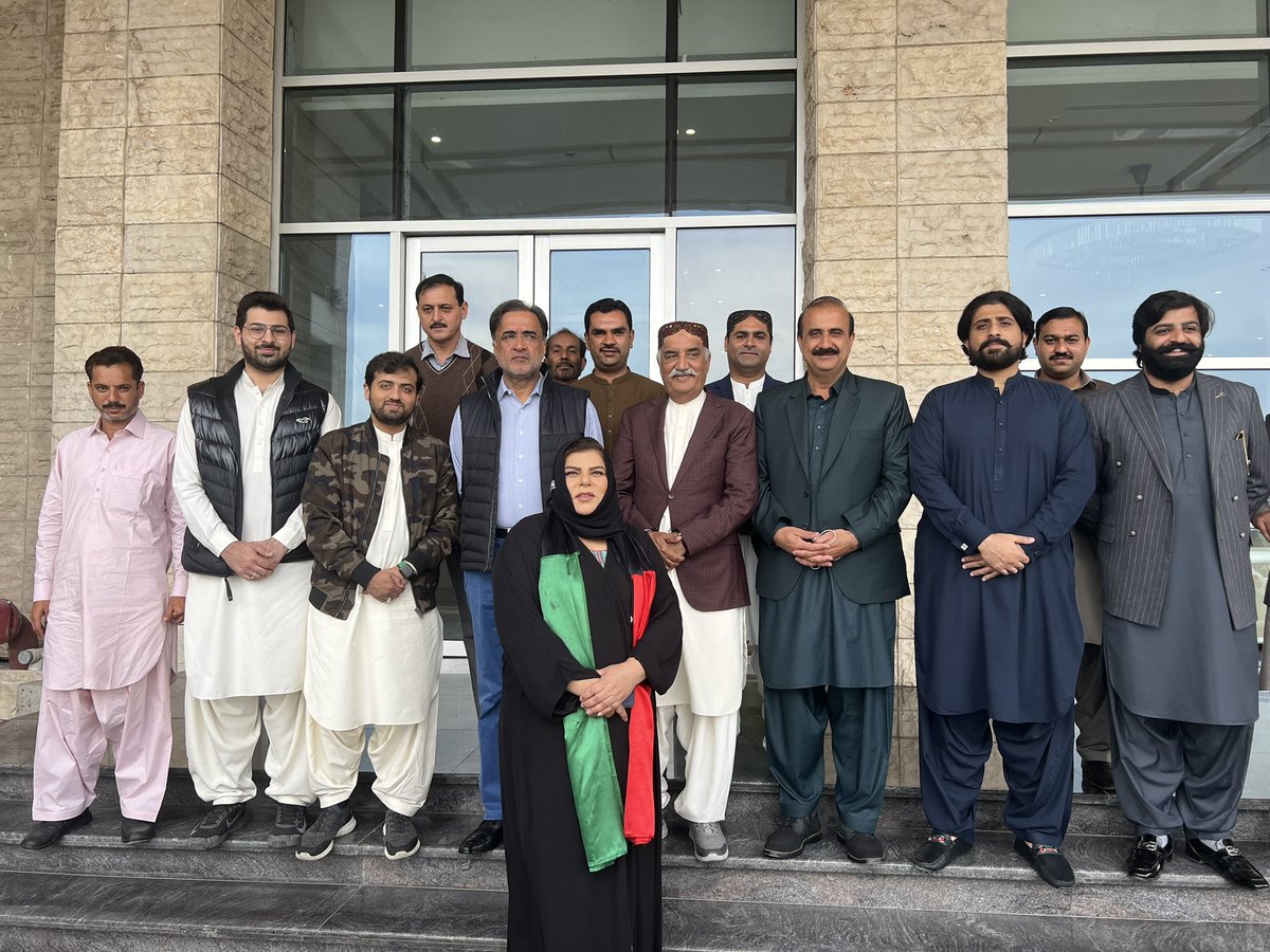 SyedZeerak3's tweet image. #SilenceBeforeTheStorm #AwamiMarch #GoImranGo @BBhuttoZardari @MediaCellPPP @QamarKairaPPP @S_KhursheedShah