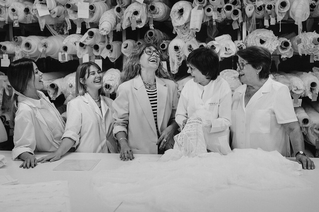 MUJERES auténticas, sensibles, independientes y maravillosas. 
Es un honor trabajar con y para mujeres que me inspiran y brillan con luz propia. 
¡SOMOS MAGIA HOY Y SIEMPRE!

Authentic, sensitive, independent and wonderful WOMEN. 
It is an honour to work… instagr.am/p/Ca1uaz-rkW7/