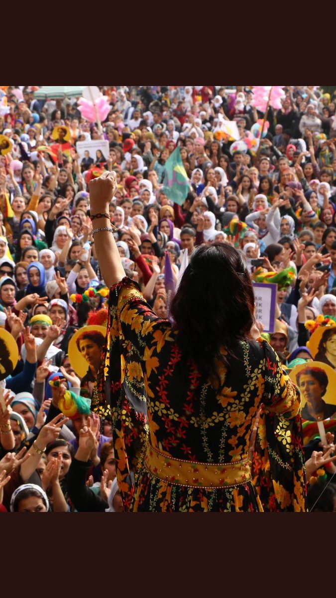 İstanbul valiliği taksimde ki Kadınlar günü yapılacak yürüyüşü yasaklamış.
Öyleya sarıklı cübbeli yobazlar yürüyüş yapsaydı seslerini çıkartmazlardı. Kadınlar iyiki hayatın Ve yaşamın içinde varsınız 
#8MartDünyaKadınlarGünü ✌️✊