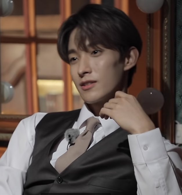 dokyeomfolder's tweet photo. these photos of dokyeom lives in my mind rent-free #도겸 https://t.co/GhOvuxHdME