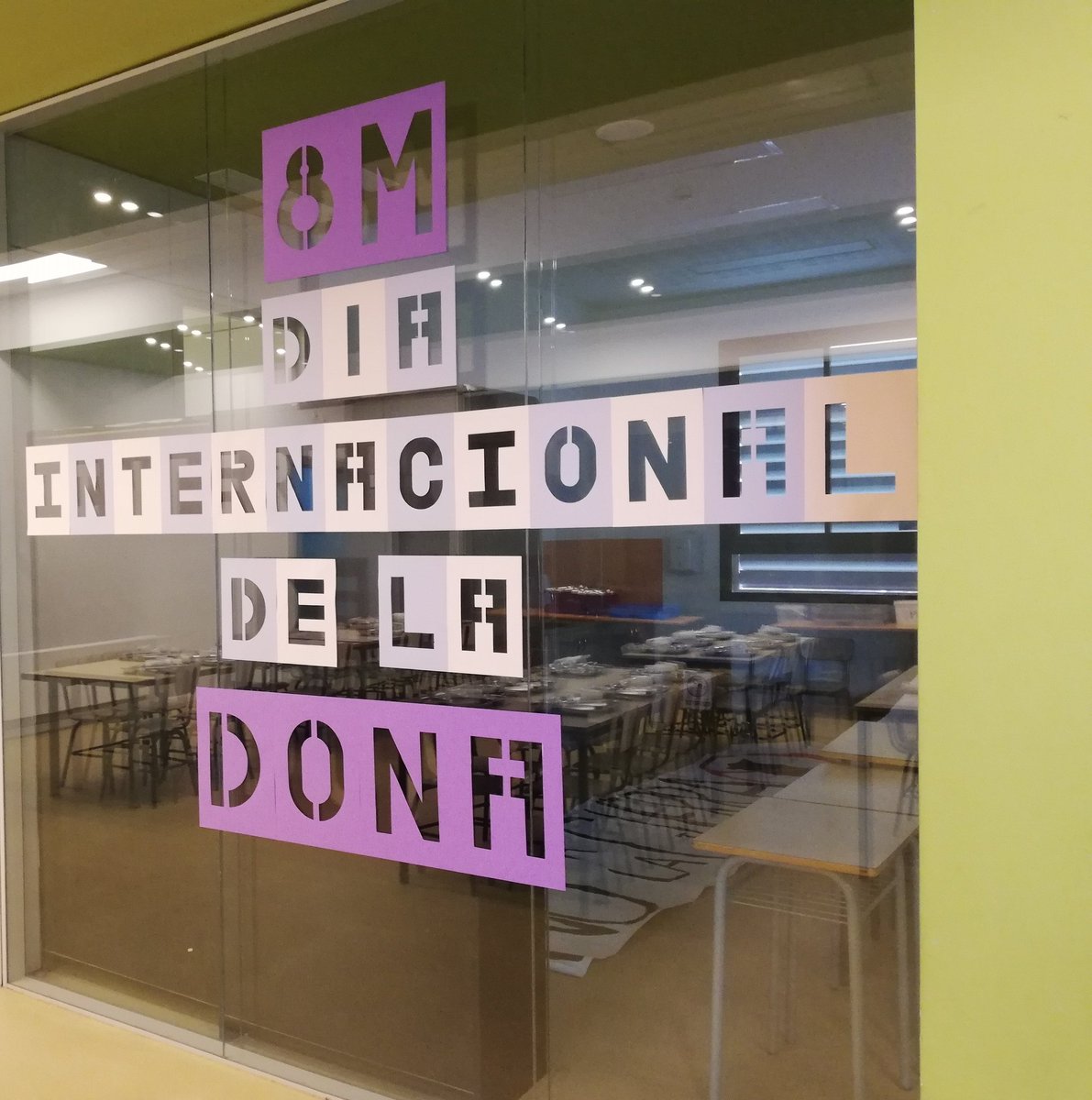 DepPlasticaClot's tweet photo. fet! mural de dones pel 2n batx Arts i lletres per alumnes de Dib Tècnic 2
#JEclot #8M2022 https://t.co/Cgbx8MzsvI