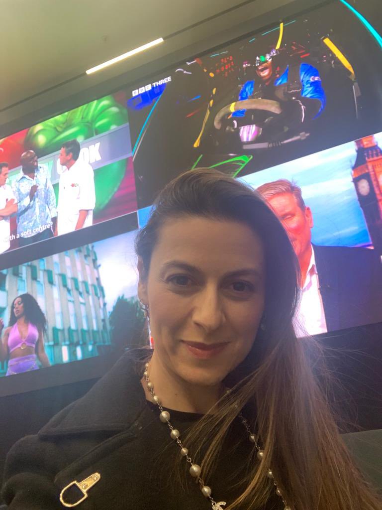 Back at <a href="/BBCRadio3/">BBC Radio 3</a> In Tune today from 5pm to chat with <a href="/thekatiederham/">Katie Derham</a> and to perform with <a href="/NicodeVPiano/">Dr Nico de Villiers</a> - tune in here:
bbc.co.uk/programmes/m00…