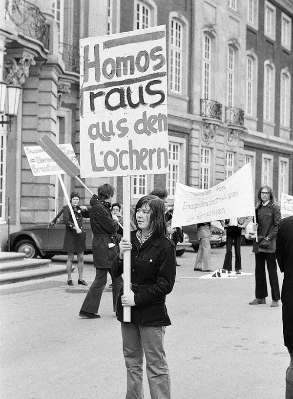 StadtarchivMS's tweet photo. Heutige Sonderveranstaltung im @StadtarchivMS: 
Gespräch mit Dr. Julia Paulus und Stefan Querl am Weltfrauentag: "Lesbische (Un)Sichtbarkeiten: Über Ausgrenzung und Verfolgungsräume"
Weitere Infos und der Link zum Stream unter: https://t.co/4DhghgDyQL https://t.co/IP2uGcx6e7