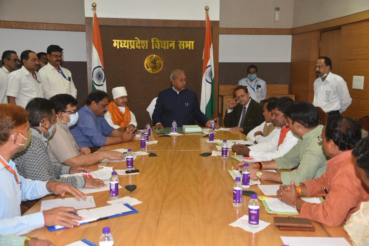 मध्यप्रदेश विधान सभा की सदस्य सुविधा समिति की उच्च स्तरीय बैठक मध्यप्रदेश विधानसभा मा. अध्यक्ष श्री गिरीश गौतम की अध्यक्षता में सम्पन्न हुई. इस बैठक पर विभिन्न मुद्दों के अलावा माननीय सदस्यों के सत्कार के संबंध में भी चर्चा हुई। बैठक में समिति के संयोजक श्री शैलेंद्र जैन (1/2)