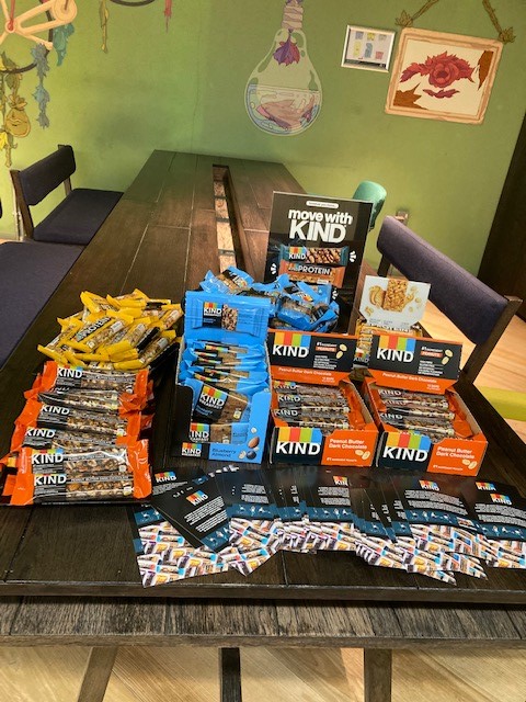WSWenlock_'s tweet photo. Good morning ☀️ If you need extra energy boost, come to our @WSWenlock_ lobby and enjoy #movewithKIND nutty snacks thanks to @gemsatwork 
#HappyTuesday #kindsnacksuk https://t.co/bPvVj4rcaa
