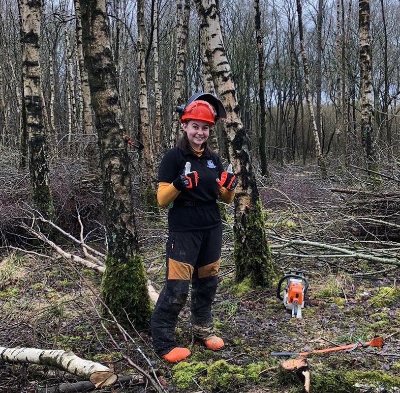 amysnatureblog's tweet photo. Happy international womenโs day! ๐
Hereโs a picture of me in all my chainsaw gear on the day I gained my chainsaw license! ๐ช๐ป
#TwitterNatureCommunity #chainsaw #InternationalWomensDay2022 #beatingstereotypes @WildlifeTrusts @WorcsWT https://t.co/AXra4UQdTf