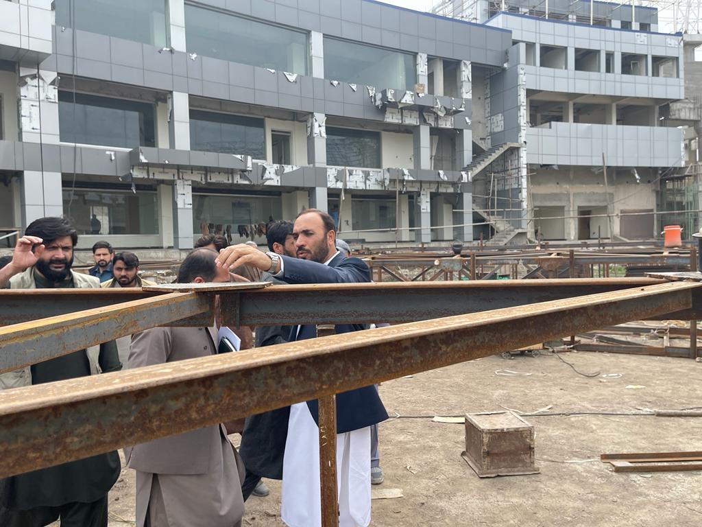 kpmne1's tweet photo. Monitoring of Mega project by Director General M&amp;E 
(Arbab Niaz Stadium Peshawar) https://t.co/tCKGAuszBD