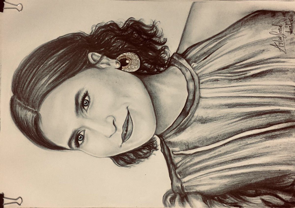 aylin_syslll's tweet photo. Drawing : @sevvalsam @yasakelmafox 

#YasakElma #şevvalsam #tehlikeliikili #karakalem #ender #endercelebi #enderkaya #yıldız #portre #şevvalsam #lemansam #teoemir #YasakElma #eskiz #eskizçizimi #karakalemportre https://t.co/50Fqwcfk8f