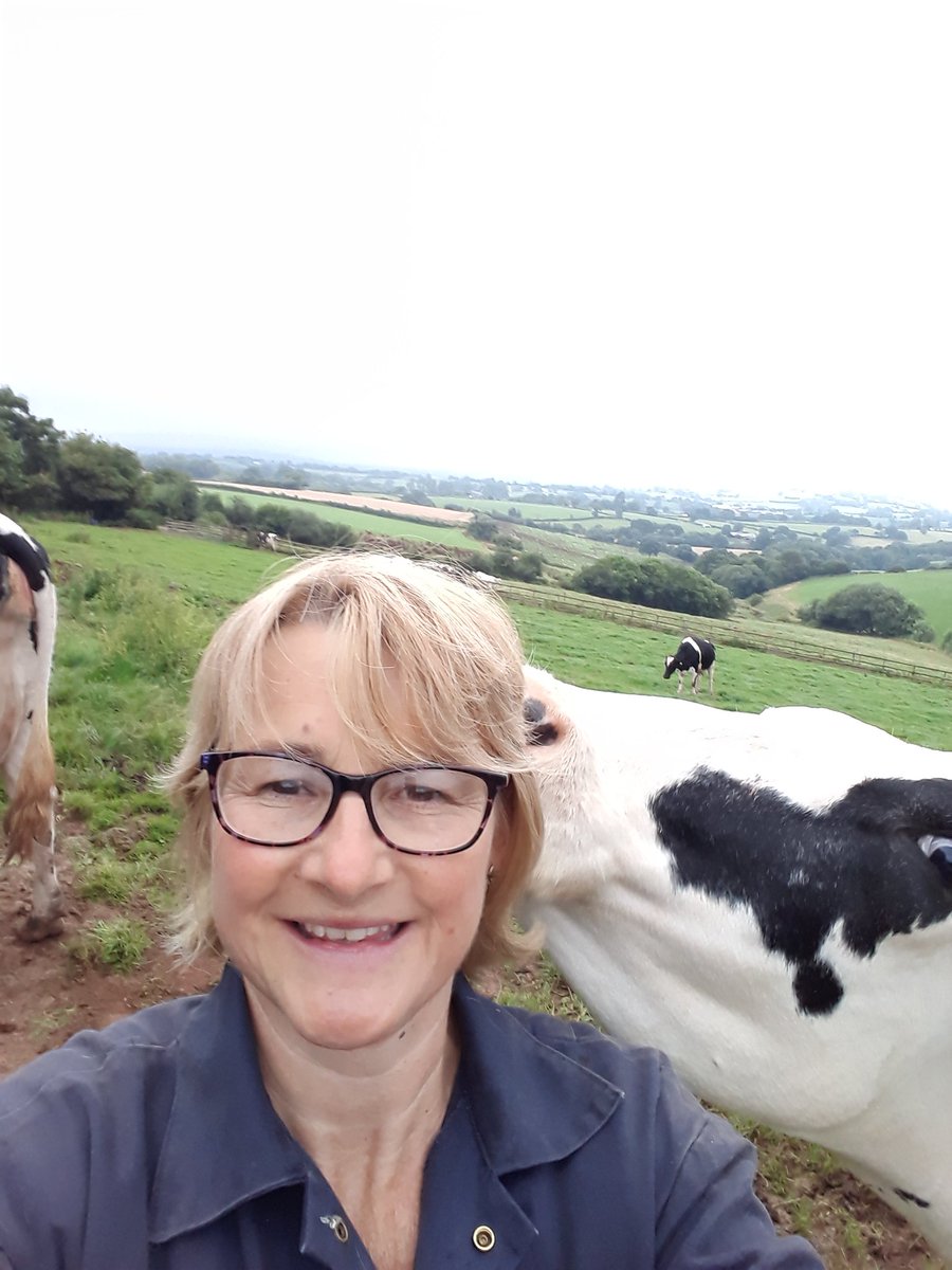 #InternationalWomensDay proud to farm with my daughter right by my side.
#shewhodaresfarms
#familyfarm
#WeareWelshFarming