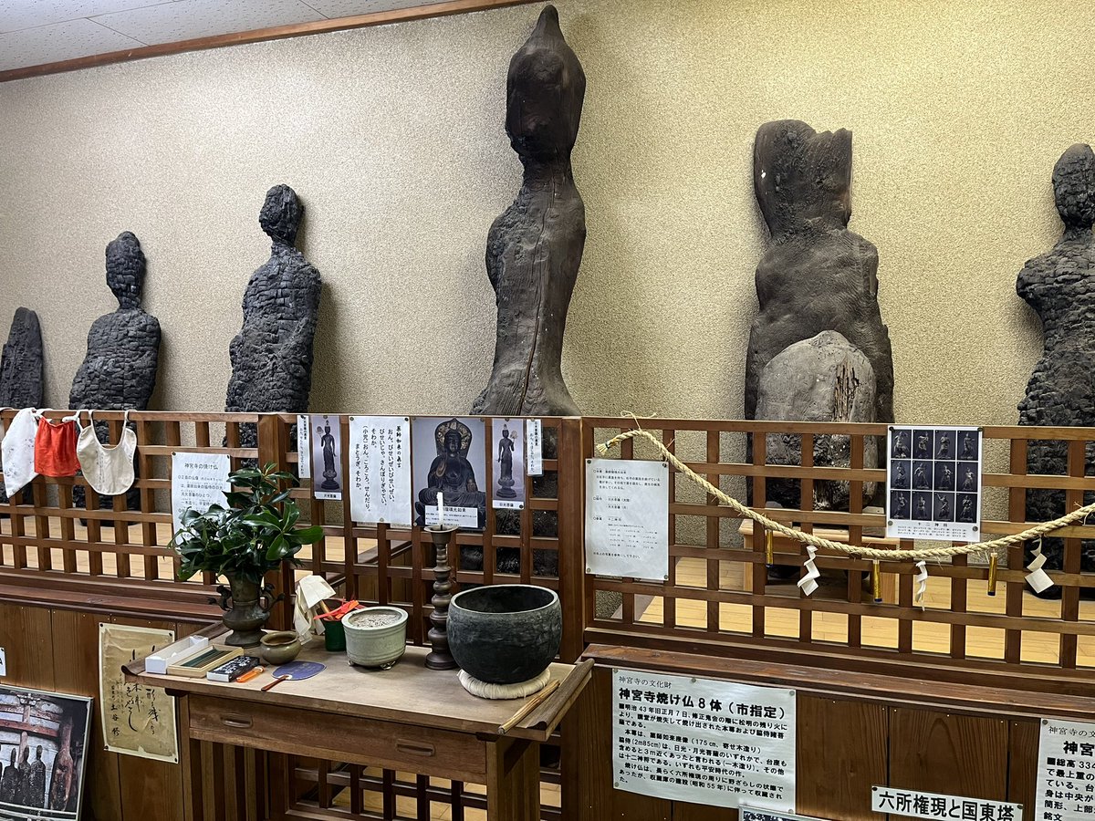 神宮寺の焼け仏！ 明治期の火事で焼け出された仏像群。 誰が誰だか
