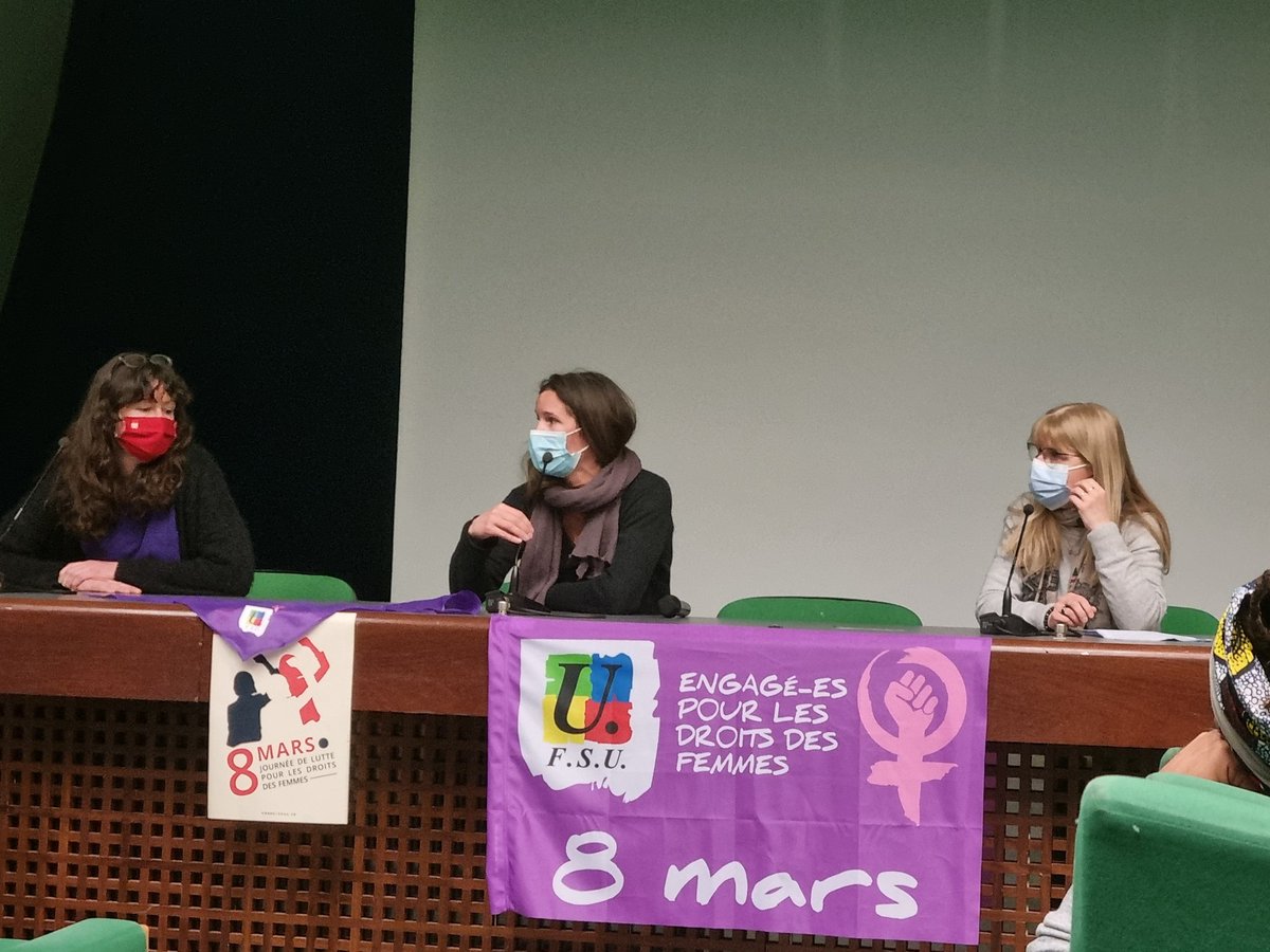 SnesFsuCreteil's tweet photo. Après la projection du film, l'intersyndicale Femmes débute un débat #FemmesDebout https://t.co/om3SZIQ6Gm