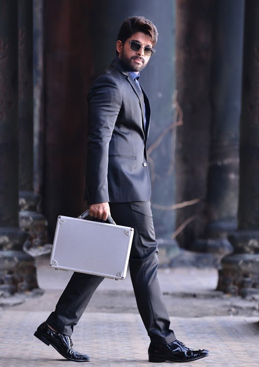 Loving Naga( MOBILE EDITING) (@lovingnaga1) on Twitter photo Who Is Best Stylish Look ?
Let's Settle it 💥💥
🔁 #Prabhas𓃵 ♥️ <a href="/alluarjun/">Allu Arjun</a>
#RadheyShyam //. #Pushpa
x.com/i/spaces/1OyJA… Who Is Best Stylish Look ?
Let's Settle it 💥💥
🔁 #Prabhas𓃵 ♥️ <a href="/alluarjun/">Allu Arjun</a>
#RadheyShyam //. #Pushpa
x.com/i/spaces/1OyJA…