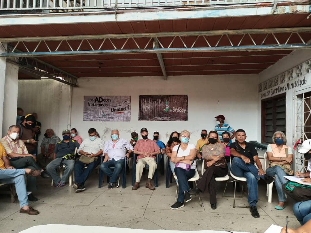 GustavoArteaga's tweet photo. En el marco de la Gira de nuestras autoridades seccionales, nos correspondió al @cemadgirardot el turno.
Energica reunión para marcar la pauta que en @ADemocratica para este año han expresado nuestros compañeros @hramosallup y @prospericarlos 
#SeguimosADelante
#NuestraMaracay https://t.co/boyCgis9eT