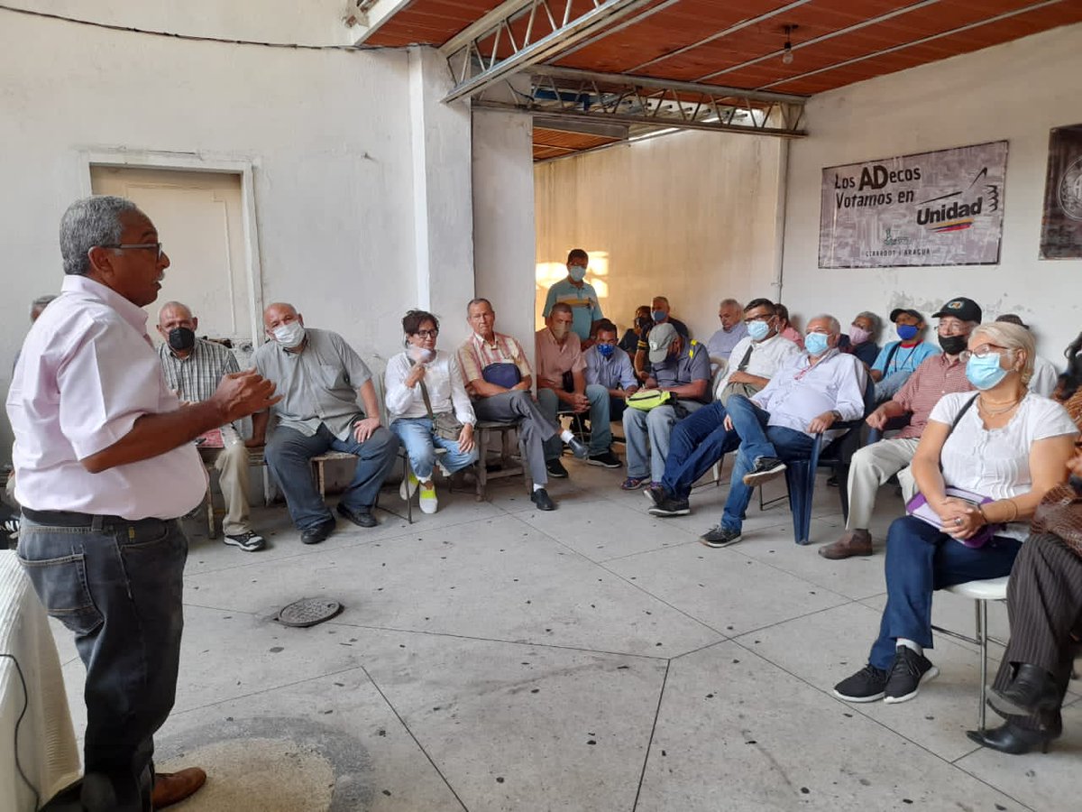 GustavoArteaga's tweet photo. En el marco de la Gira de nuestras autoridades seccionales, nos correspondió al @cemadgirardot el turno.
Energica reunión para marcar la pauta que en @ADemocratica para este año han expresado nuestros compañeros @hramosallup y @prospericarlos 
#SeguimosADelante
#NuestraMaracay https://t.co/boyCgis9eT