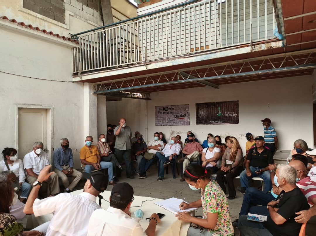 En el marco de la Gira de nuestras autoridades seccionales, nos correspondió al <a href="/cemadgirardot/">AD en GIRARDOT</a> el turno.
Energica reunión para marcar la pauta que en <a href="/ADemocratica/">Acción Democrática</a> para este año han expresado nuestros compañeros <a href="/hramosallup/">Henry Ramos Allup</a> y <a href="/prospericarlos/">Carlos M. Prosperi</a> 
#SeguimosADelante
#NuestraMaracay