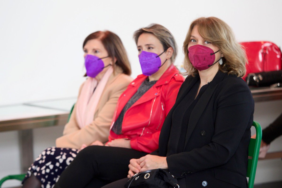 yayodelgado's tweet photo. 💜 Presentación del II Plan de Igualdad de @estrellalevante hoy en #SaladeCatas y mesa redonda con tres grandes mujeres de la hostelería murciana y trabajadoras de @estrellalevante
#DiaInternacionalDeLaMujer

Pilar García (Salzillo)
Carmen Melenchón @MaranaCerve 
@estrellacarri15 https://t.co/Gk5eIhkxWq