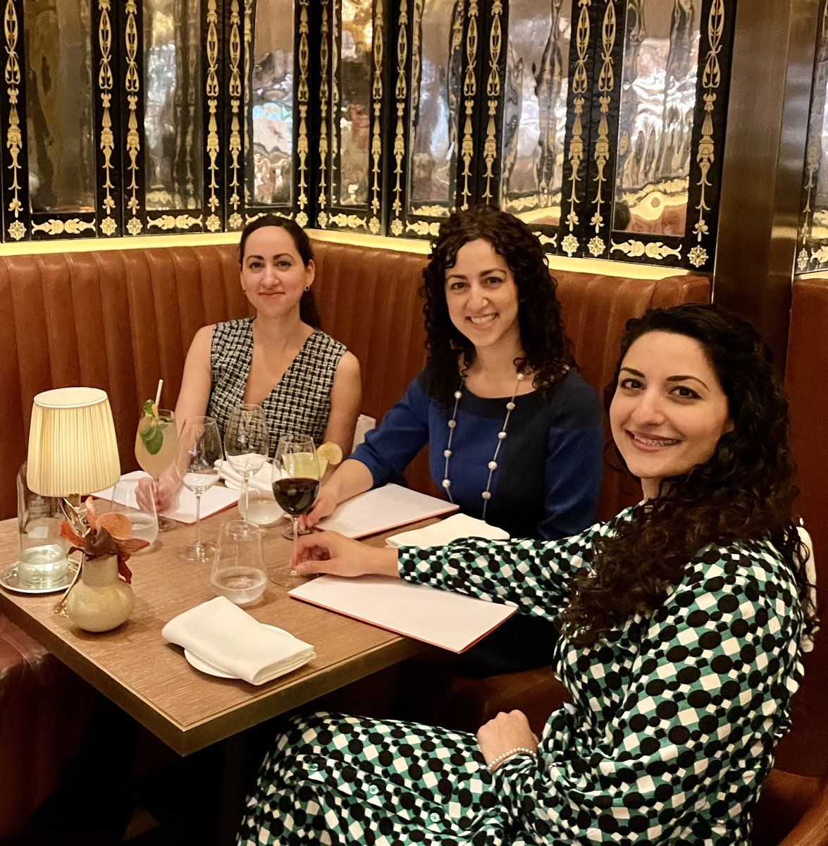 RoxannaZakeri's tweet photo. Thinking of my fantastic friends, family  and colleagues today on #InternationalWomensDay.

Together we can and we will 💪🏼 😉 

#IWD2022 #BreakTheBias #WomenSupportingWomen 
@WomenSurgeonsUK @medicalwomenuk https://t.co/8tGkue5BaZ