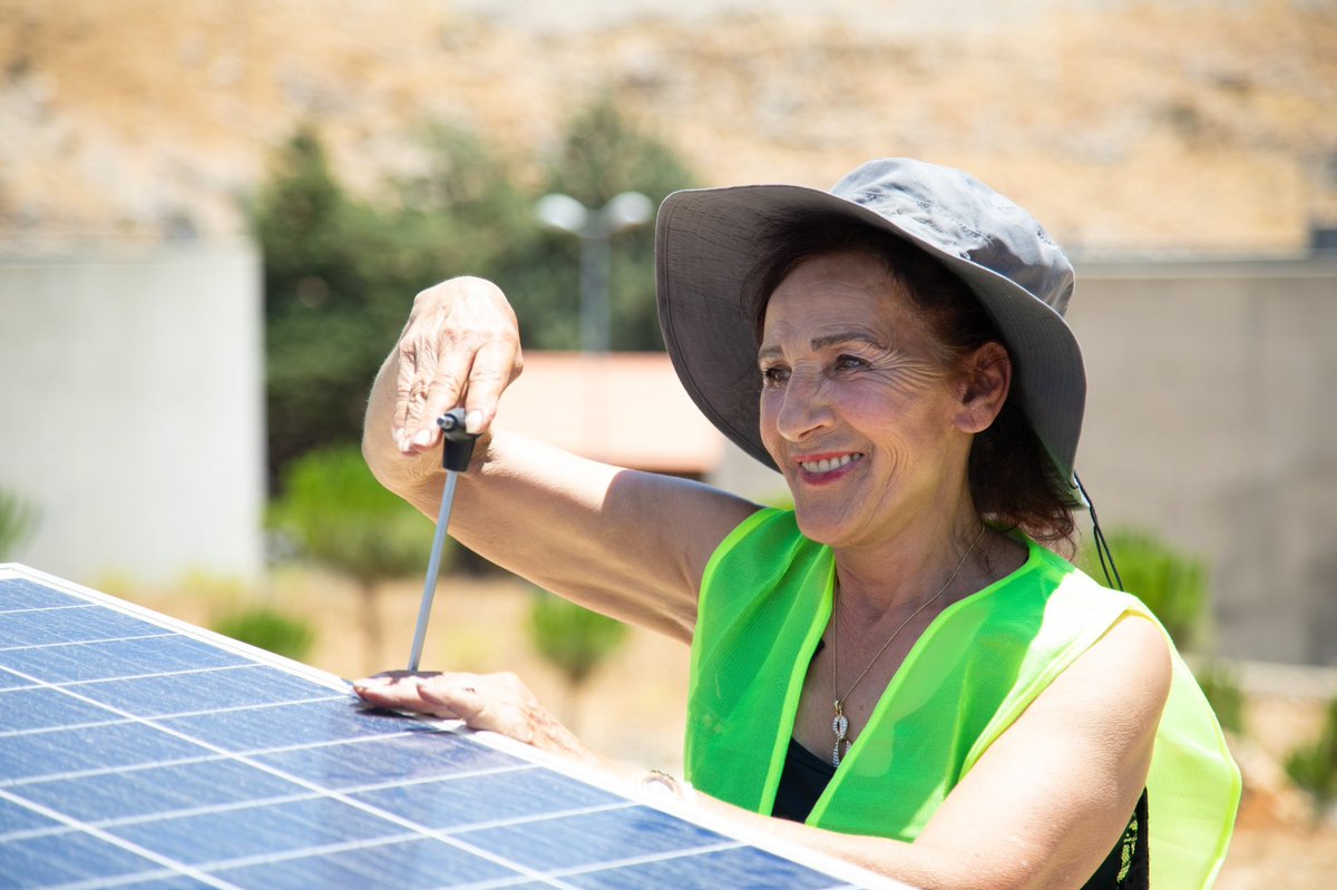 3RPSyria's tweet photo. This International #WomensDay, we celebrate all the ways #women &amp; #girls are taking #climateaction at all levels &amp; continue to support women’s leadership in building a green economy, in the region &amp; the world. ⭐️ ♻️

#IWD2022  #IWD  #ClimateChange #SDG5

📸: @rana_sweidan https://t.co/ol4wjMX2Fj