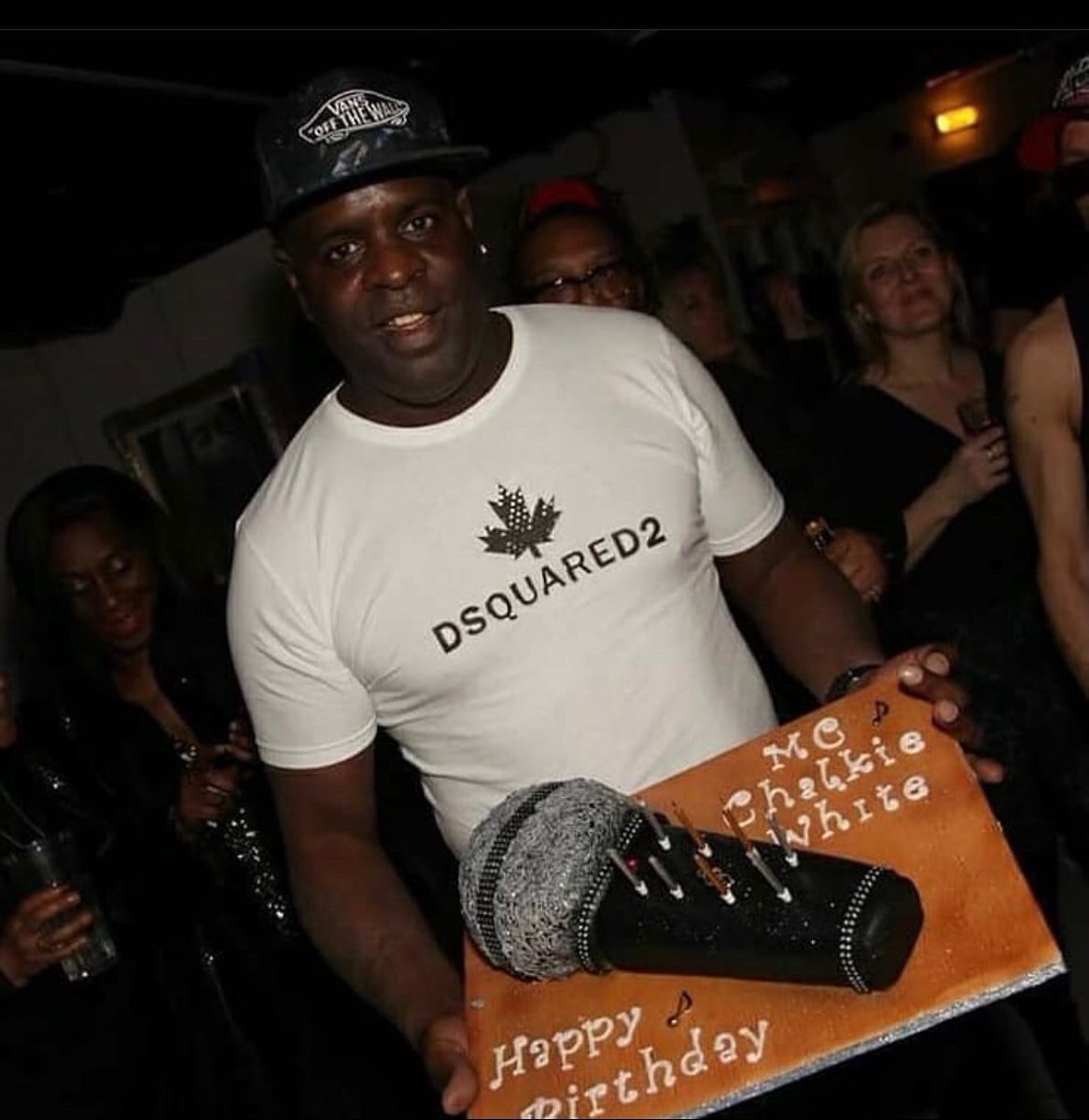 PartiesPerseus's tweet photo. Happy 56th birthday 🎉 to our MC Chalkie White. Wishing him a fantastic day 💃🕺🎉➡️ https://t.co/APPTjTYFXe #birthdaybash #celebrations🎉 #framessportsbar #coulsdon #matureravers #over25 @djjjfrost @RatpackUK @DjMilky_ @mc_chalkiewhite @Framescoulsdon https://t.co/lUUBZH7bc5