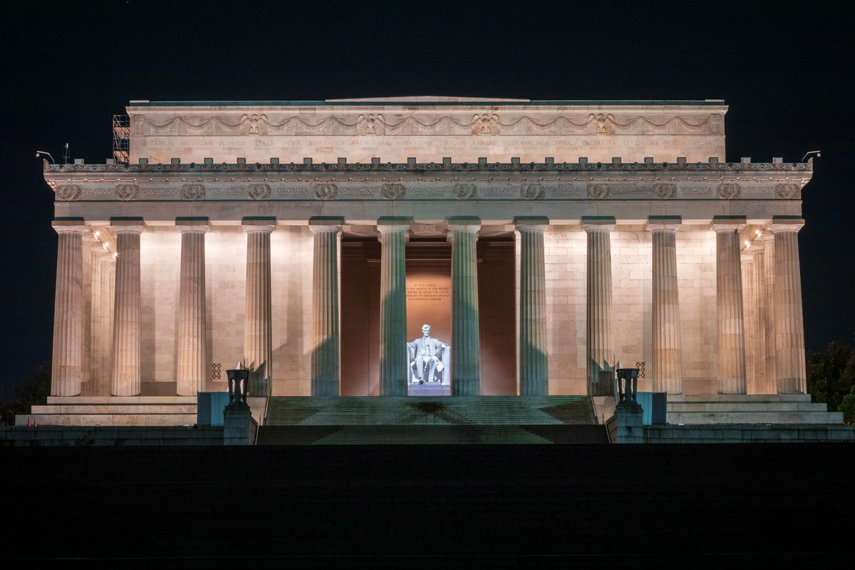 GoCuriosity's tweet photo. Today is #NationalProofreadingDay! Did you know that there is a typographical error in the Lincoln Memorial? 🕵️

In the line 'With high hope for the future, no prediction in regard to it is ventured.', Future is spelled EUTURE. The E has now been filled in to make it an F! https://t.co/vqdqzHdCtG