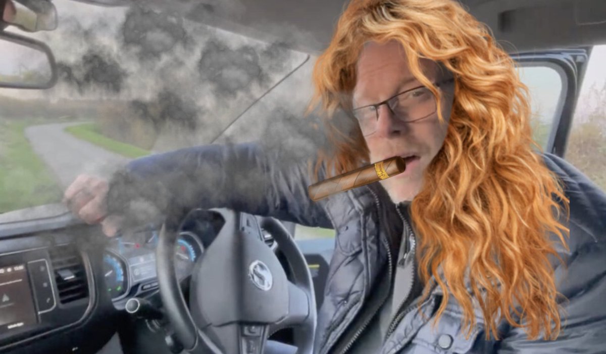 New hair doo ☑️ Celebrating #InternationalWomensDay2022 with a fat #cuban. #smokierthebetter
