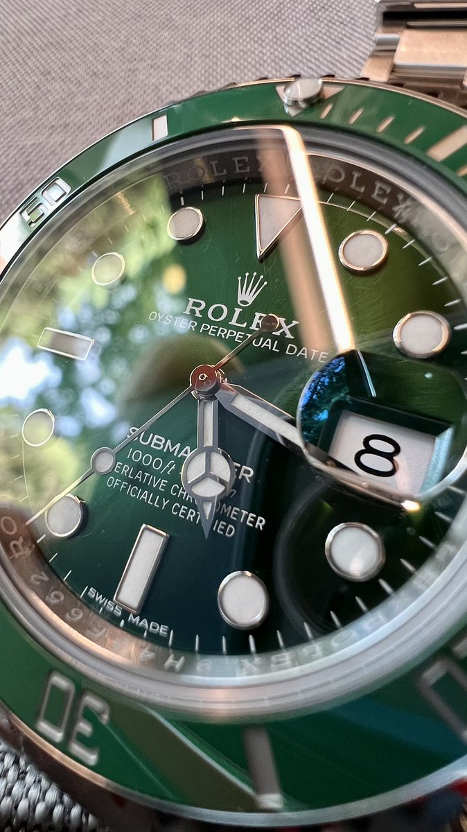 rizwanmk's tweet photo. Enjoying some #macrophotography on my new #iphone 13pro. #AppleEvent 

#Rolex #Hulk #NotMine🥲 https://t.co/4z2r01tMO1