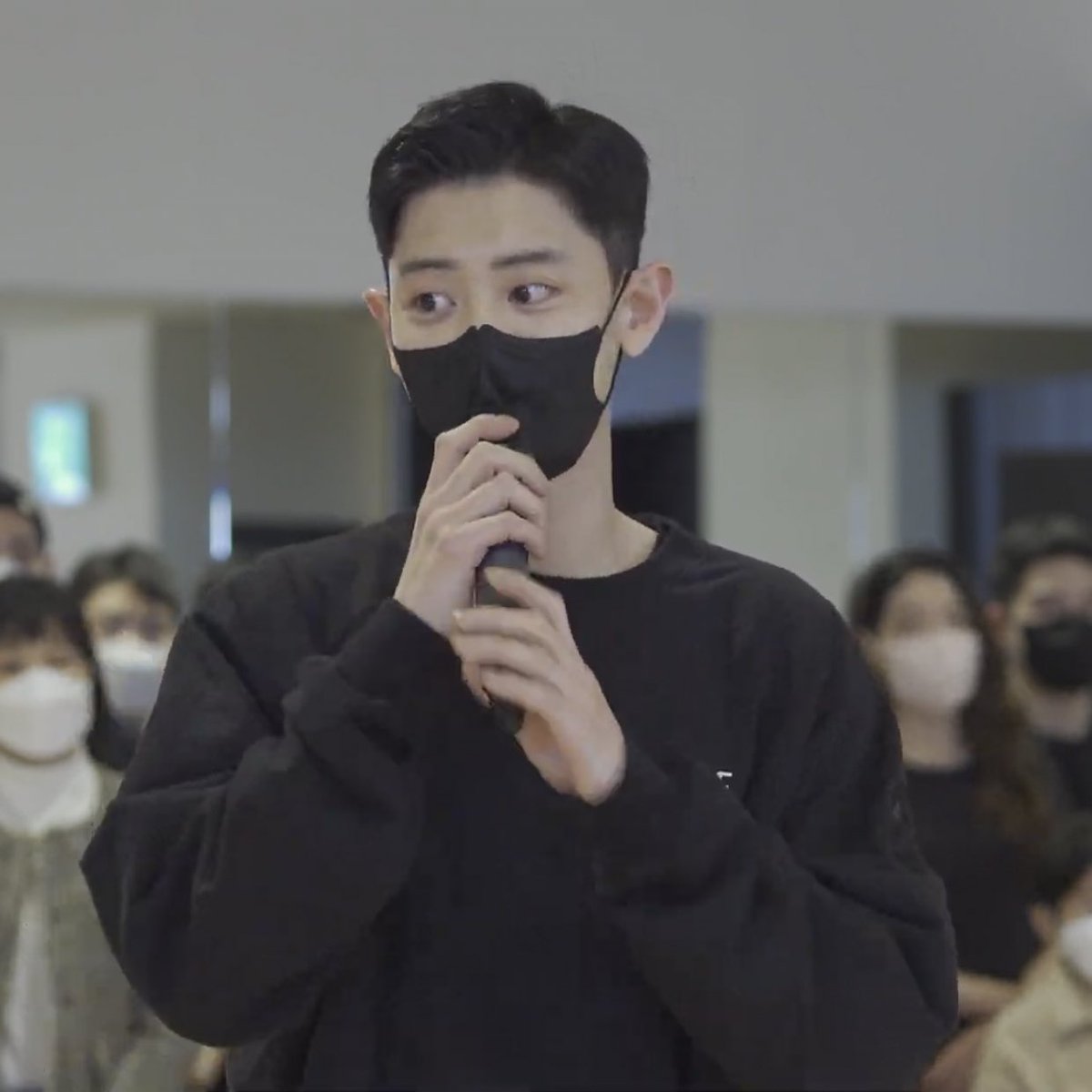 oshcuddles's tweet photo. PARK CHANYEOL YOU’RE SO HANDSOME OMG 🤯 https://t.co/VQytKOiZN5