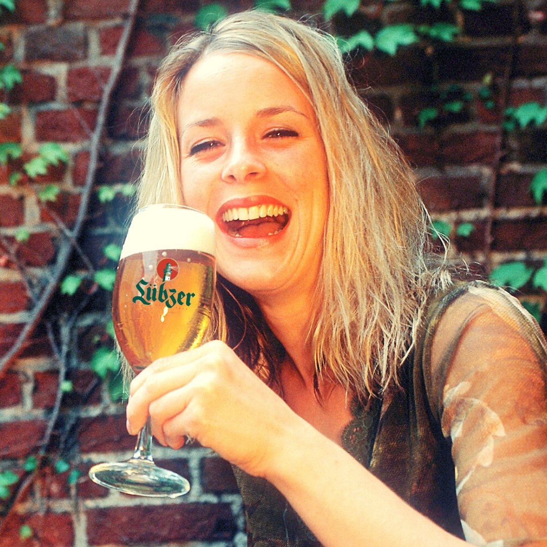 EndlichLuebzer's tweet photo. Wir wünschen allen Frauen einen wunderbaren Weltfrauentag 🍺 Auf euch!

#Weltfrauentag #gönnteuch #Prost #Gleichberechtigung #EqualRights https://t.co/gaQhhlMCnI