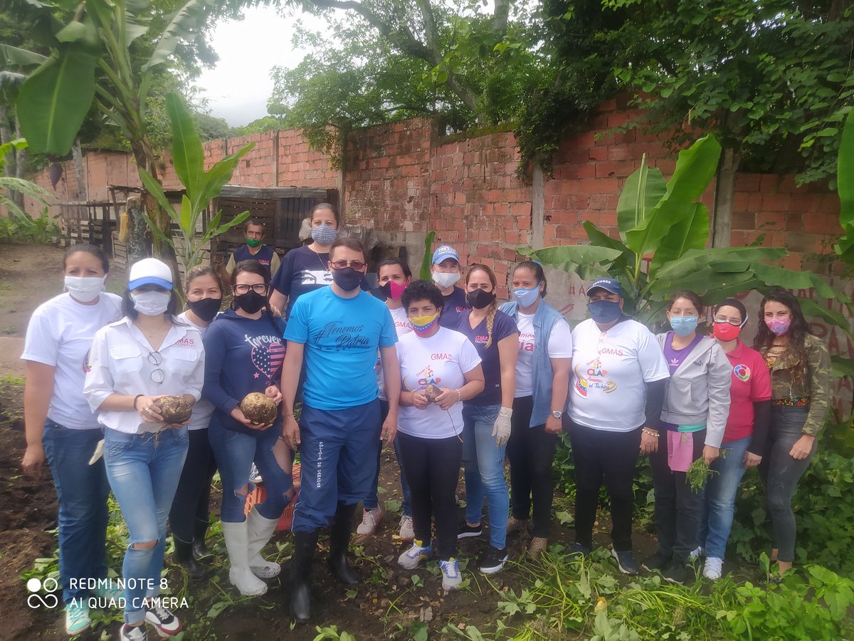 BermudezJoseA's tweet photo. Madre, esposa, hija, compañera, vecina, abuela, hermana, Jefa de Comunidad y de Calle, mujer luchadora; Gracias a todas ustedes hermosas mujeres del mundo, de #Venezuela y del #Tachira por llenar el mundo de luz y alegría.
¡Feliz Día Internacional de la Mujer!
🌹🌹🌹🌹🌹🌹🌹🌹 https://t.co/0ig7FrkitM