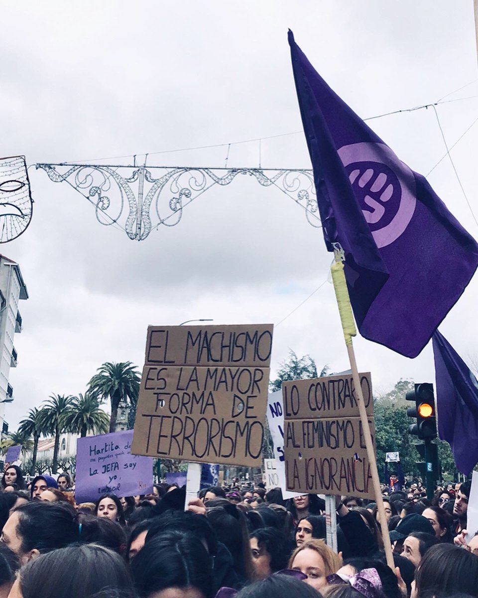 “Nós aleitadoras,
nós conquistadoras,
brillantes activistas
da vida cotián.
E nós que resistimos
a séculos de forza,
e nós as matriarcas
do país dun tal Breogán”

…a loita continúa ✊🏻💜 #8M