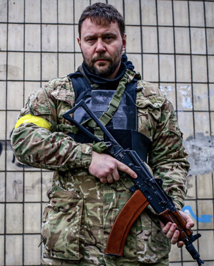 alfonslopeztena's tweet photo. Ukraine's Supreme Court judge Ivan Mishchenko drove his family out of Kiev, returned, and joined the armed resistance to Russian invasion https://t.co/U8SkarNKVx