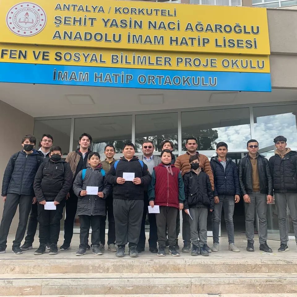SehitNaci's tweet photo. AHENK Projesi kapsamında lise mesleki alan değerlendirme 2. sınavında ve İmam Hatip ortaokulu deneme sınavında dereceye giren öğrencilerimizi ödüllendirdik. Başarılı öğrencilerimize başarılar diler, hayırseverlerimize teşekkür ederiz. https://t.co/A7j5yEq9Or