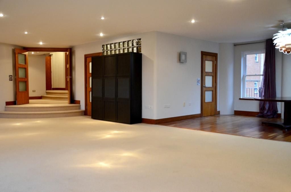 agent_demo's tweet photo. New to market - 3 Bed Detached House, Goods Station Road, Tunbridge Wells, £500,000. View details: https://t.co/Df06FUKVz0 https://t.co/bRJ0RG1LBR