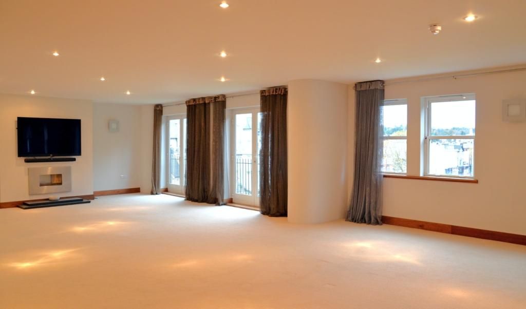 agent_demo's tweet photo. New to market - 3 Bed Detached House, Goods Station Road, Tunbridge Wells, £500,000. View details: https://t.co/Df06FUKVz0 https://t.co/bRJ0RG1LBR