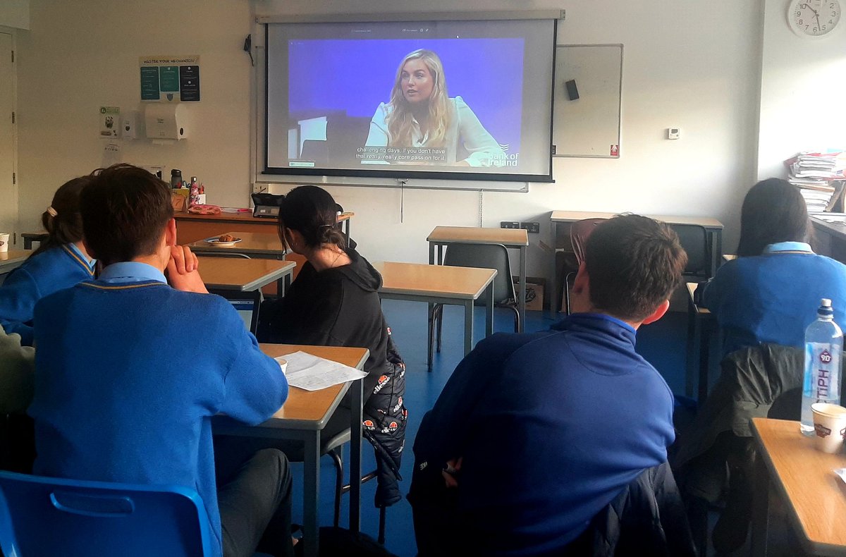 Our 3 quiz teams with the help of Ms. Fleming &amp; Ms. Harrington in <a href="/KinsaleComSch/">Kinsale Community School</a> KCS Giants, Quidgame &amp; Kinsaleians are really enjoying the <a href="/bankofireland/">Bank of Ireland</a> Money Smarts Challenge today with inspiring &amp; motivational guest speakers. #BOIMONEYSMARTS <a href="/RM_Heffernan/">Rob Heffernan OLY</a>