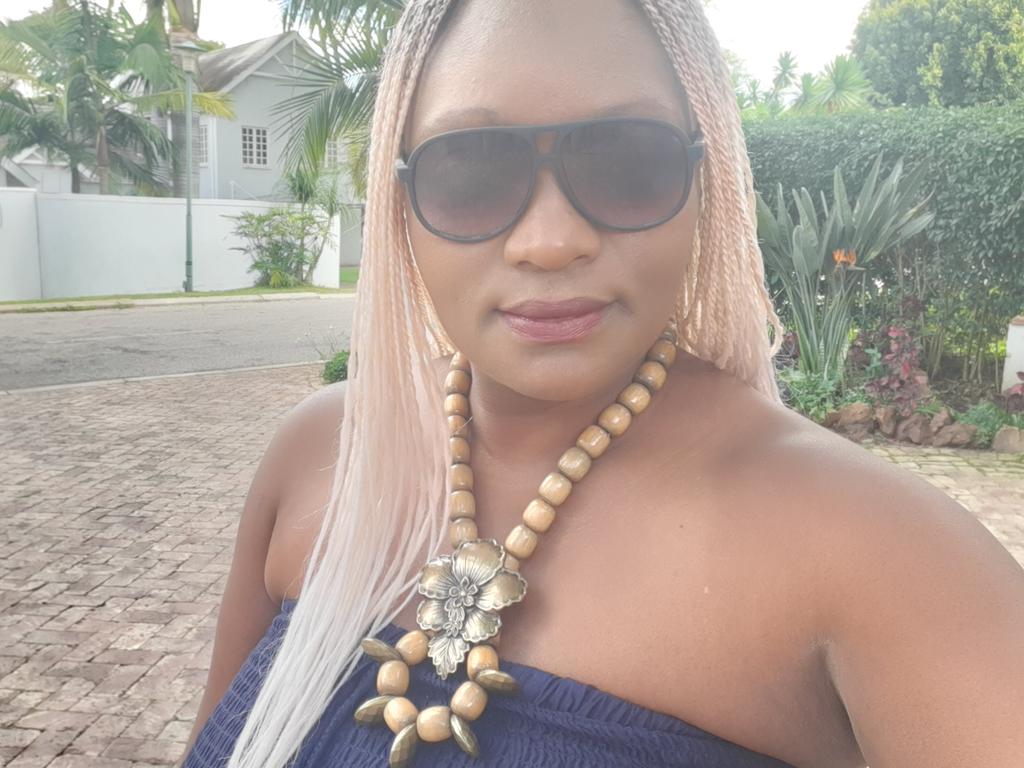 ANGEZHA_Vauya's tweet photo. #TwitterRelationships Wearing a necklace made by someone I never met,,x 3 of them..feeling so rich n pretty.. thx Chihera @ShumiraiNyasha6 u simply obeyed what my martenal Gogos want me to wear..ndokuti Ngezha https://t.co/RGskqj4c4M