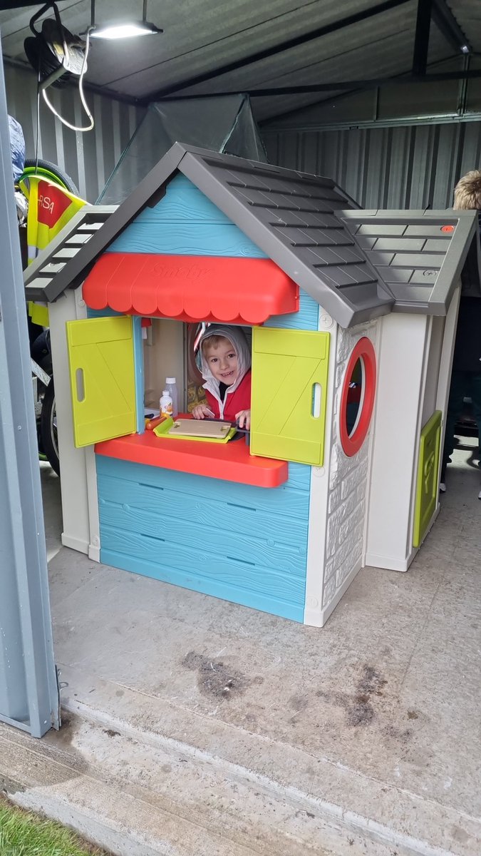 ClionaMackey's tweet photo. Happy 5th Birthday to the boss Fionn 🥳🎂 
#birthday #WEBER #five https://t.co/uqtfJoOMMr