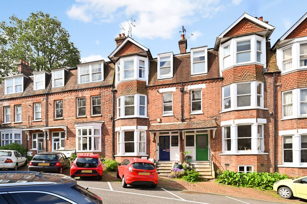 agent_demo's tweet photo. New to market - 2 Bed Flat, Grove Avenue, Tunbridge Wells, £350,000. View details: https://t.co/d4tjmLDh5E https://t.co/3CodQn1Zh0
