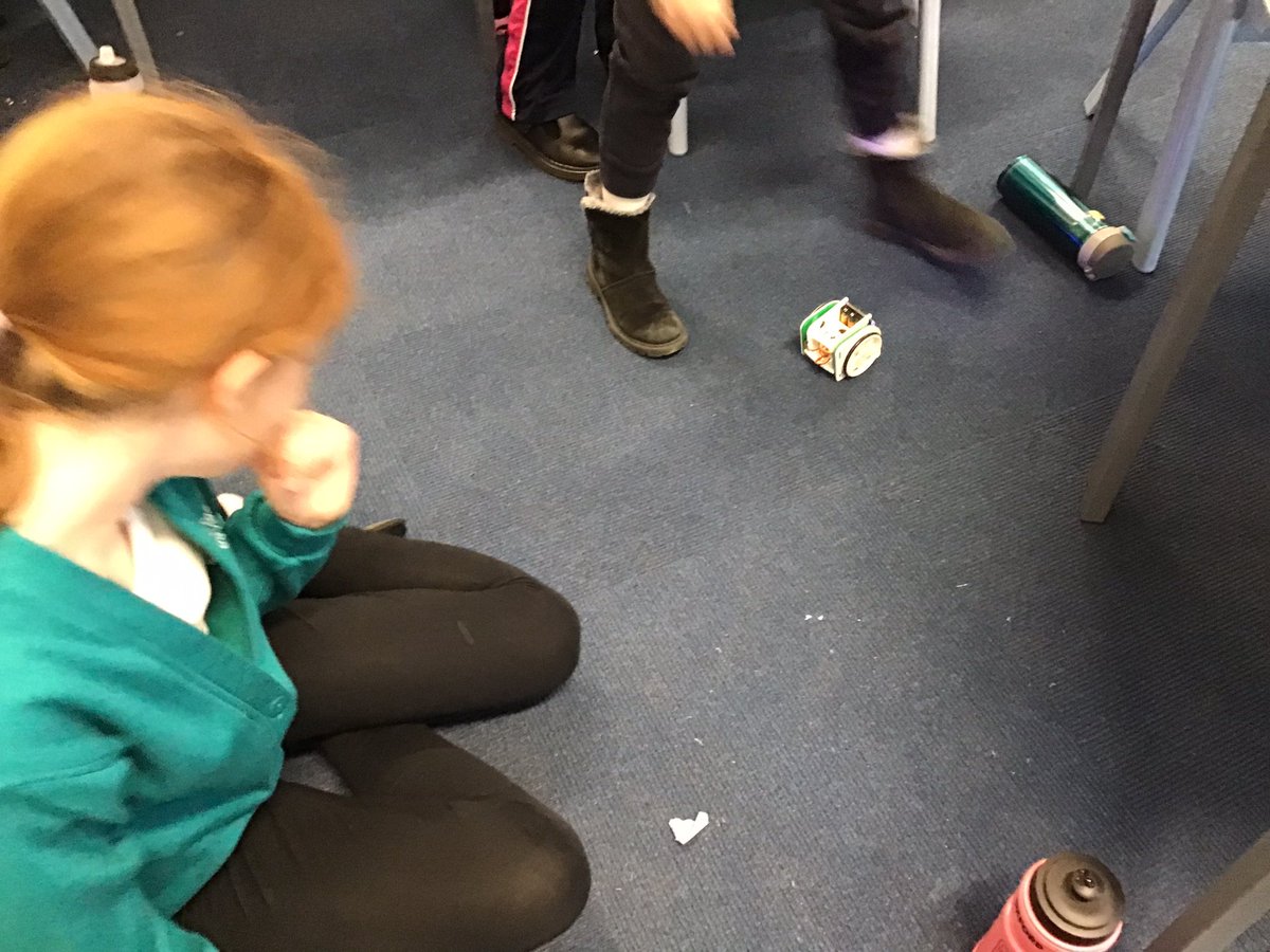 staynorHprimary's tweet photo. Team Calder are busy coding! Look at those movemini’s go🚘 #staynorcomputing @eboractrust @MrReevesKemp @MissHaigh_ @STEMLearningUK @microbit_edu @Kitronik @CodeClub @GirlsWhoCode https://t.co/t7uOkliTe9
