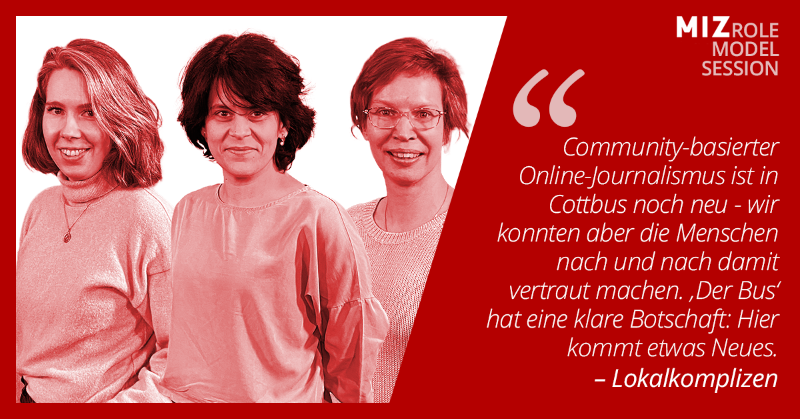 MIZBabelsberg's tweet photo. Mit dem Magazin „Der Bus“ bringen die #Lokalkomplizen (@C_Q_, @Chkeilholz, @FriderikeLhm) digitalen Community-Journalismus in die Stadt #Cottbus. Das Team präsentiert das vom MIZ geförderte Partnerprojekt mit @krautreporter im Rahmen der #rmsdigital am 6. April 2022.