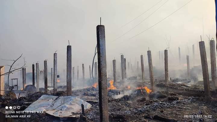 nurkamal_hashim's tweet photo. #BreakingNews
A massive fire started again in camp-5 and Camp 6.Oh! Allah what is going on in camps 😭Need your prayers
#Location Camp-5
#savefire
#fire
#savelives
#rohingyarefugees
Around 3:35
Date: 08-03-2022
credit👉 Mohammad Ullah https://t.co/3yyNPc2Sgj