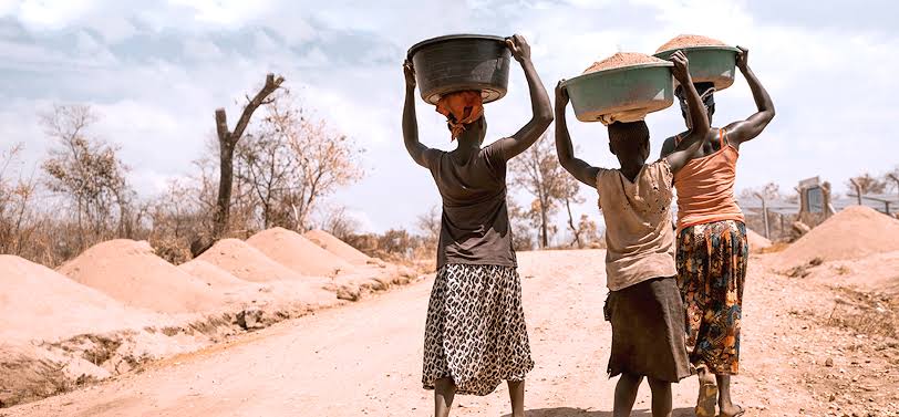 DaRadioGeneral's tweet photo. Women experience the greatest impacts of climate crisis as it amplifies existing gender inequalities and puts women’s lives at risk. We all av roles to play in #BreakingTheBias and join hands to fight climate change @Code4Africa
#WanaData #IWD2022 #InternationalWomensDay2022 https://t.co/xkJg28P0wN